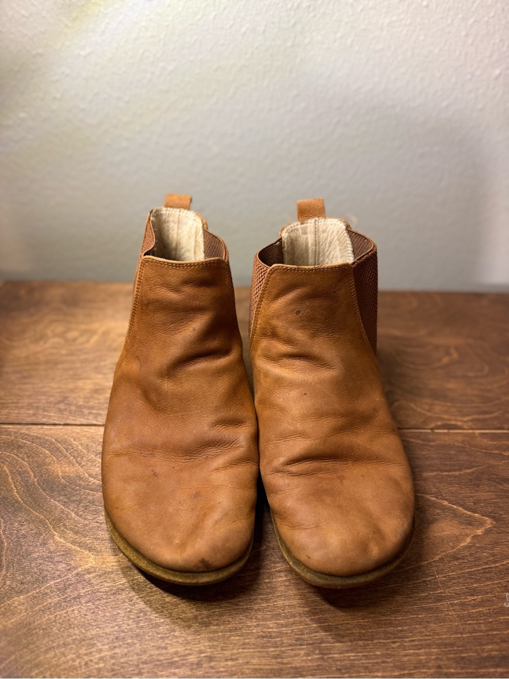 Florsheim Women's Tan Chelsea Ankle Booties